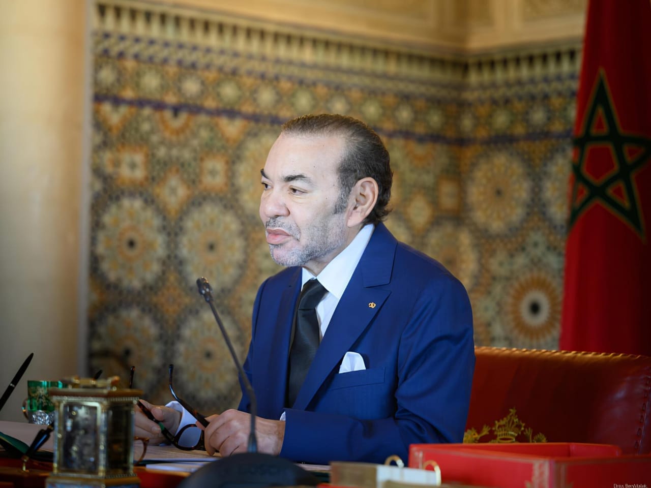 Sa Majesté le Roi Mohammed VI, que Dieu L'assiste, présidant le Conseil des ministres au Palais Royal de Rabat